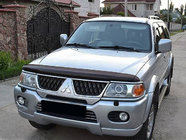 Mitsubishi Pajero Sport 1996–2007 Deflektor pokrova motorja (SIM) fotografija 1