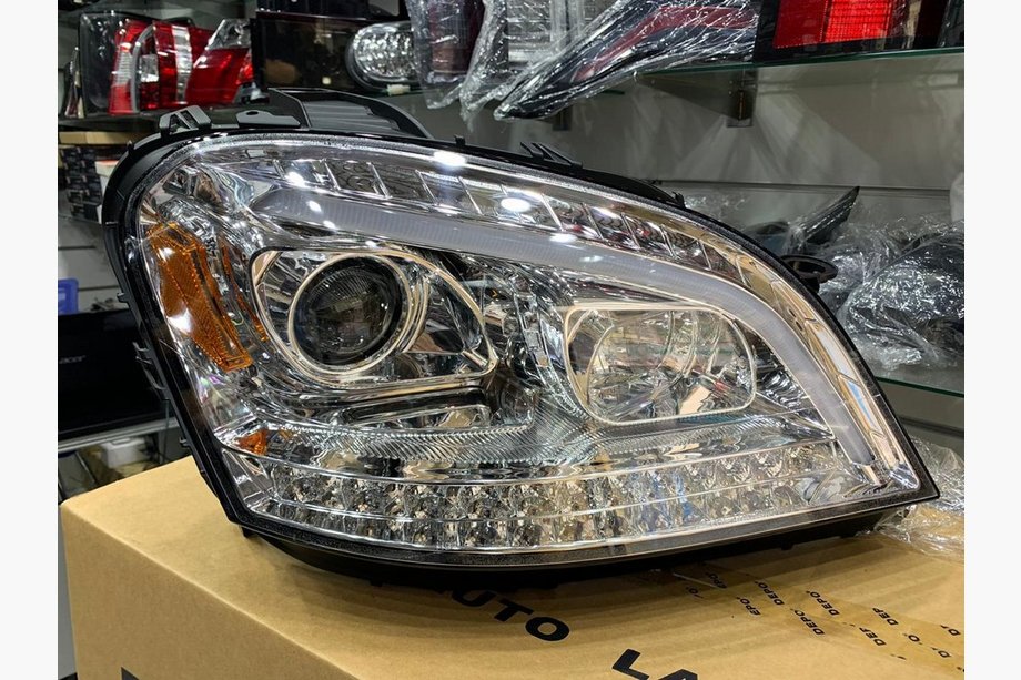 Mercedes ML W164 2005–2011 Sprednji žarometi (2005-2008, 2 kos, svetli) Image