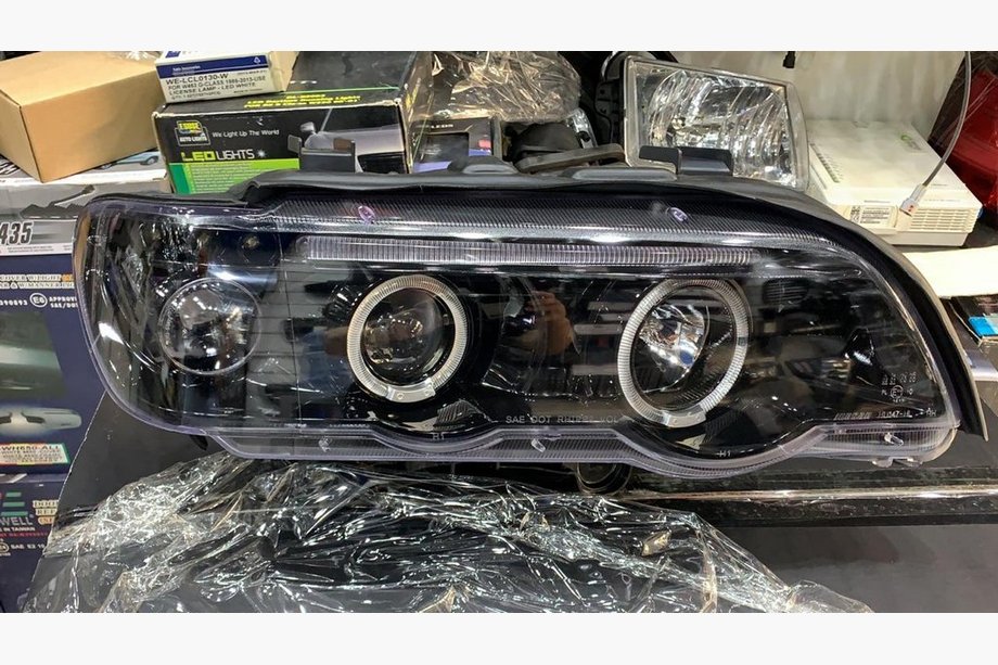 BMW X5 E53 1999–2006 Prednji žarometi (2 kosa, zatemnjeni) Image