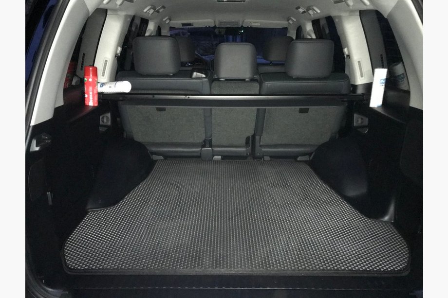 Lexus LX570/450d 2008–2022 Prtljažni tepih V-1 (EVA, 5 sedežev, črn) Image