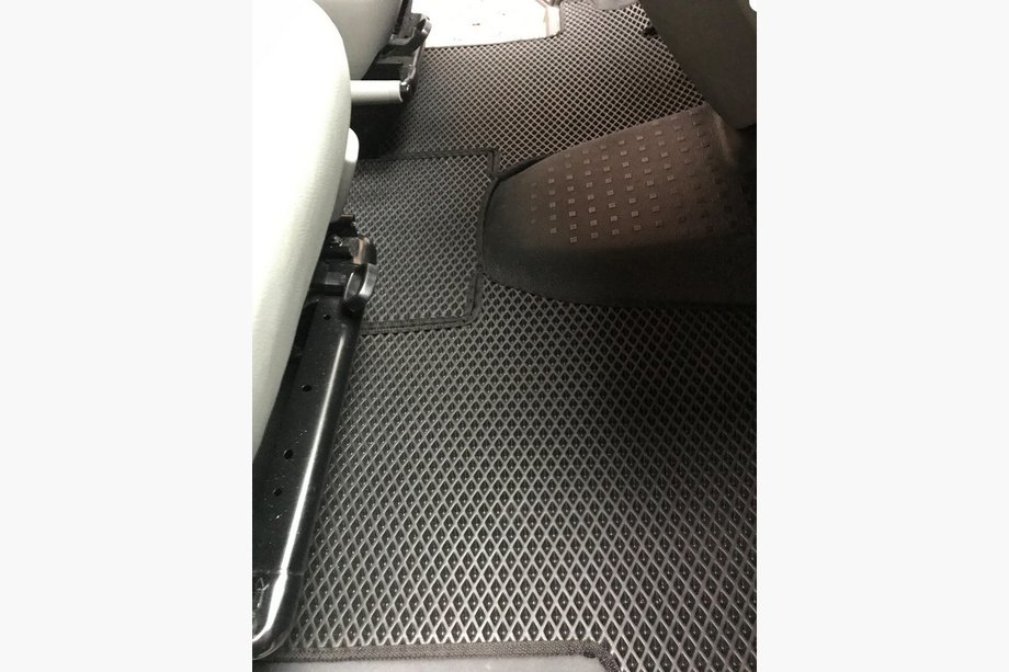 Volkswagen T5 Multivan 2003–2010 EVA preproge (črne, sprednje, za 1+1) Image