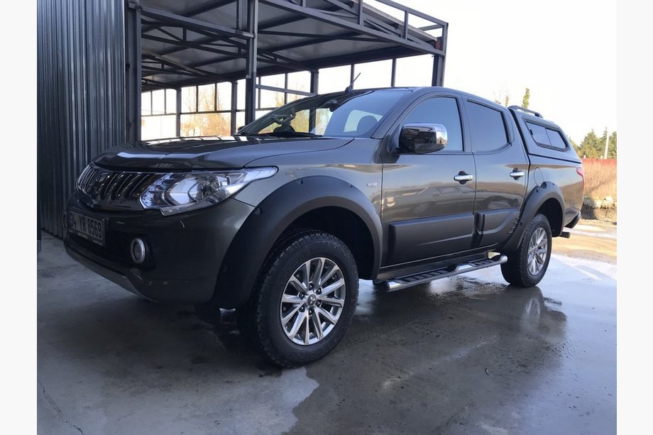 Mitsubishi L200 2015–2024 Zaščitne letve za vrata OmsaLine (ABS) Image