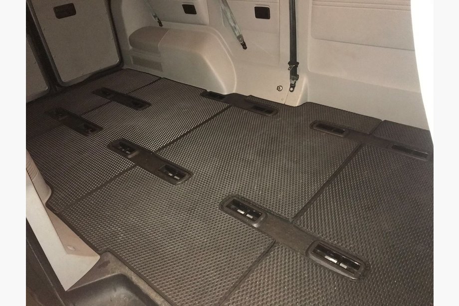Volkswagen T5 2010–2015 Talne preproge EVA V1 (dolga medosna razdalja, komplet za celoten potniški prostor, črne) Image