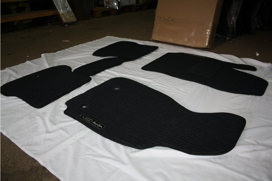 Audi A4 B8 2007–2015 Tekstilni tepihi za notranjost (Corona) Image