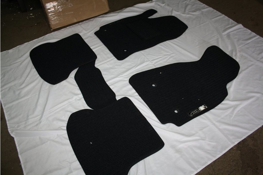 Audi A6 C5 2001–2004 Tekstilni tepihi za notranjost (Corona) Image