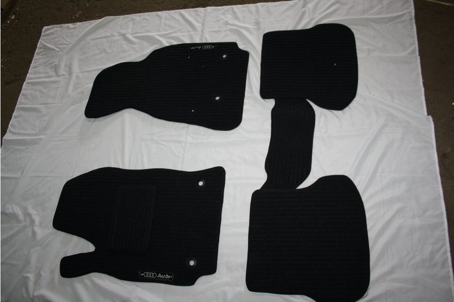 Audi Q7 2005–2015 Tekstilni tepihi za notranjost (Corona) Image