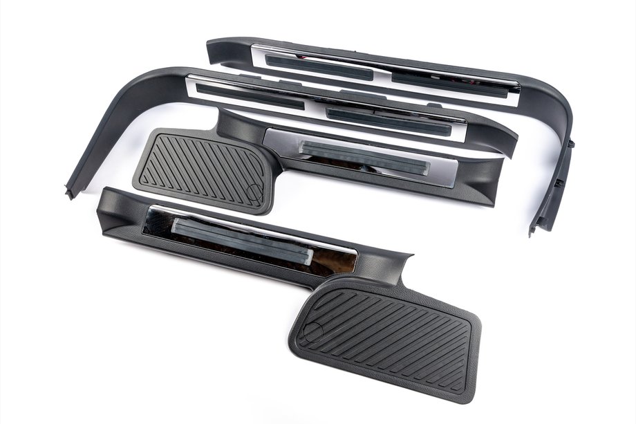 Toyota Land Cruiser 200 2007–2021 Plastične obloge pragov z osvetlitvijo (črne) Image
