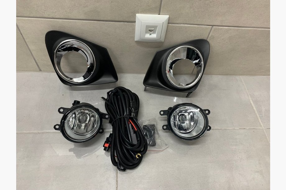 Toyota Corolla 2013–2019 Komplet meglenk 2013-2016 (2 kosa, halogenske) Image