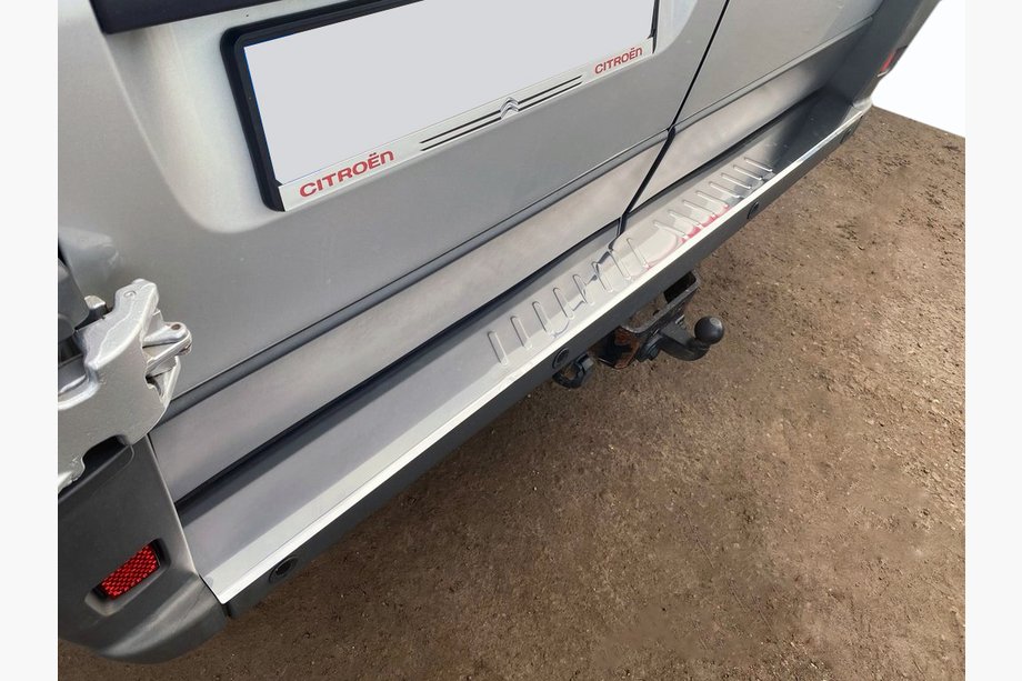 Fiat Ducato 2006–2025 Nerjaveča zaščitna letev za zadnji odbijač Image