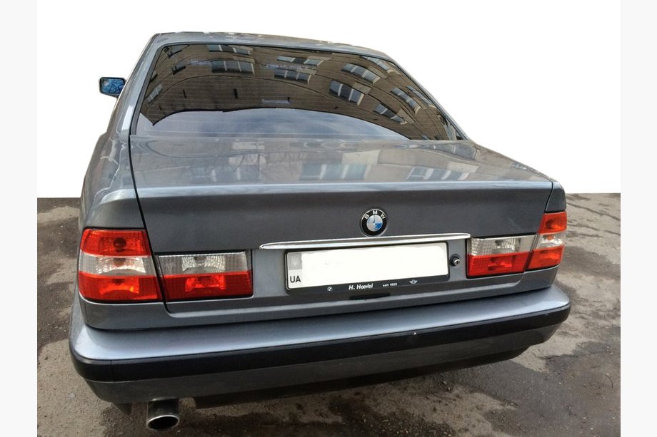 BMW serija 5 E34 1988–1995 Kromirana letvica nad registrsko tablico (nerjavno jeklo) Image