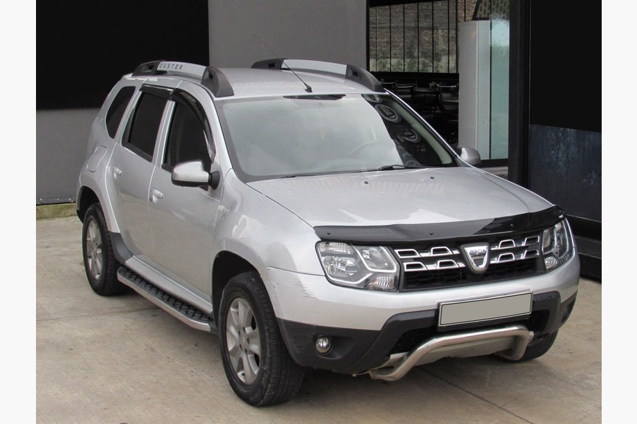 Dacia Duster 2008–2018 Deflektor pokrova motorja EuroCap Image