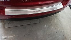 Kia Sorento II XM 2009–2014 Nerjaveča letev za zadnji odbijač z zavihkom Nataniko (nerjavno jeklo) fotografija 1
