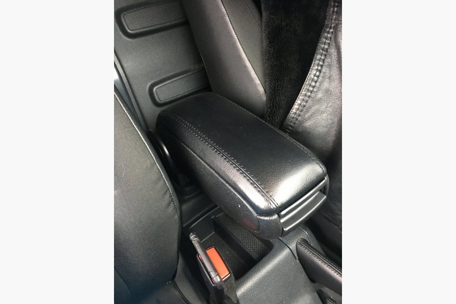 Volkswagen Caddy 2010–2015 Naslon za roko V1 (v držalo za pijačo) Image