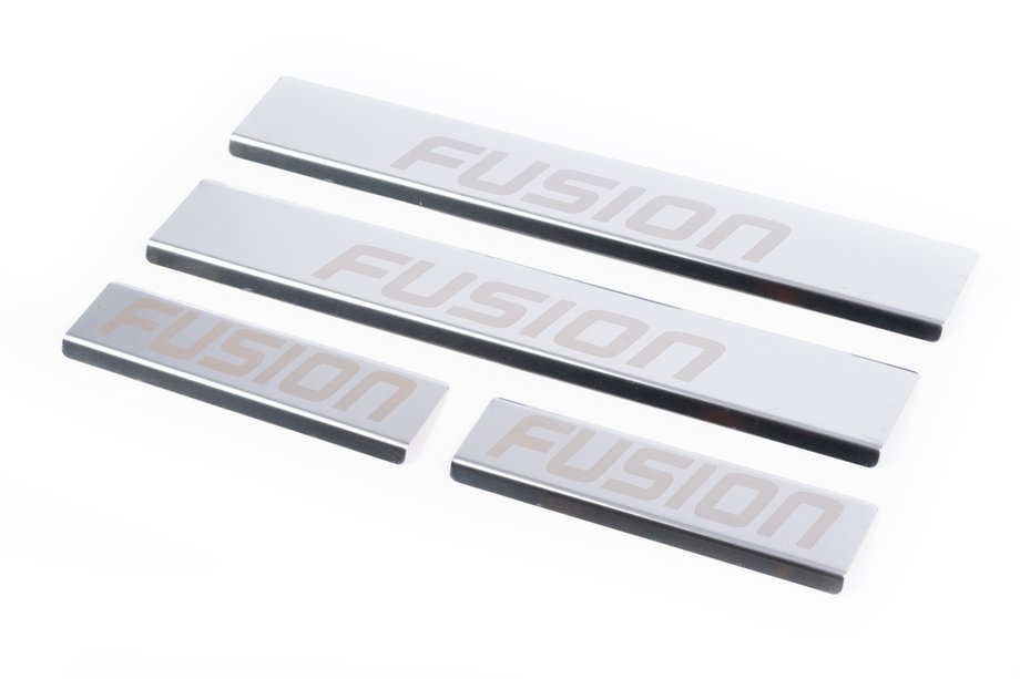 Ford Fusion 2002–2012 Obloge pragov Carmos (4-delni komplet, inox) Image