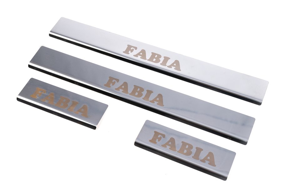 Skoda Fabia 2007–2014 Obloge pragov Carmos (4-delni komplet, inox) Fotografija 3