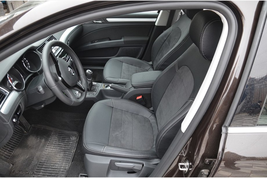 Skoda Superb 2009–2015 Avtoprevleke za sedeže (2013↗, umetno usnje↗Alcantara, Elite) Image