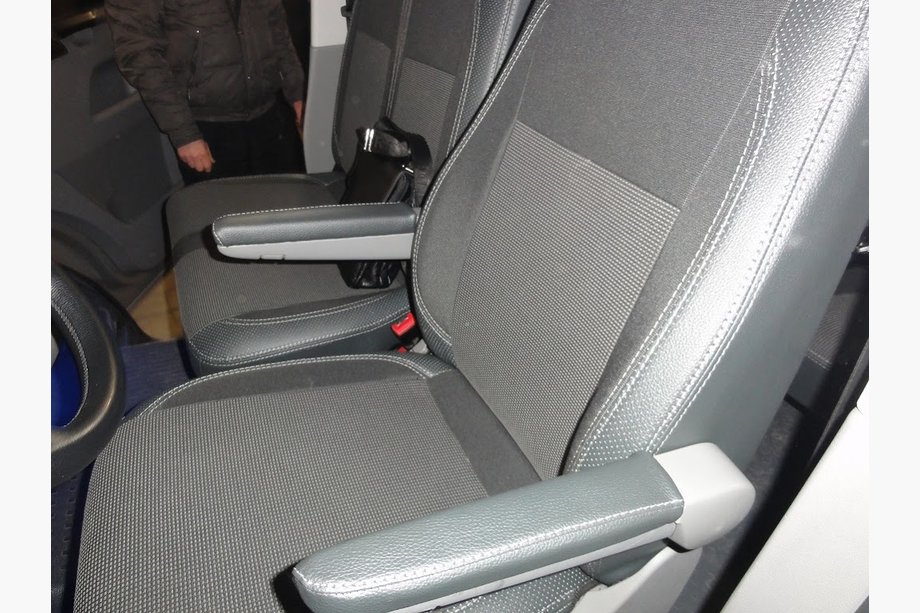 Volkswagen T5 Caravelle 2004–2010 Avtomobilske prevleke za sedeže (eko usnje in tkanina, Premium) Fotografija 3