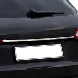 Letvica nad registrsko tablico (sedan, nerjavno jeklo)