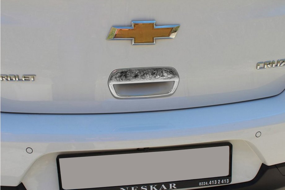 Chevrolet Cruze 2009–2015 Okrasni pokrov ročaja prtljažnika (za različico HB, nerjaveče jeklo) OmsaLine - italijansko nerjavno jeklo Image