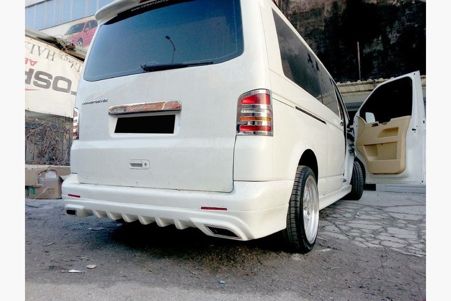 Volkswagen T5 Caravelle 2004–2010 Zadnji spodnji dodatek Sport 2 (za lakiranje) Fotografija 3