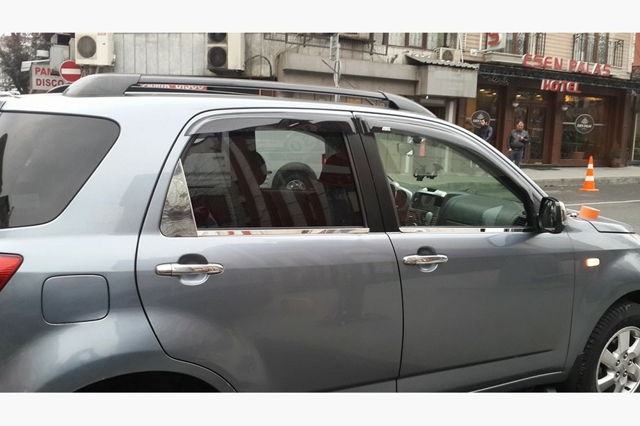Daihatsu Terios 2006–2017 Kromirana obloga za deflektor vetra (2 kos, iz nerjavnega jekla) Fotografija 3