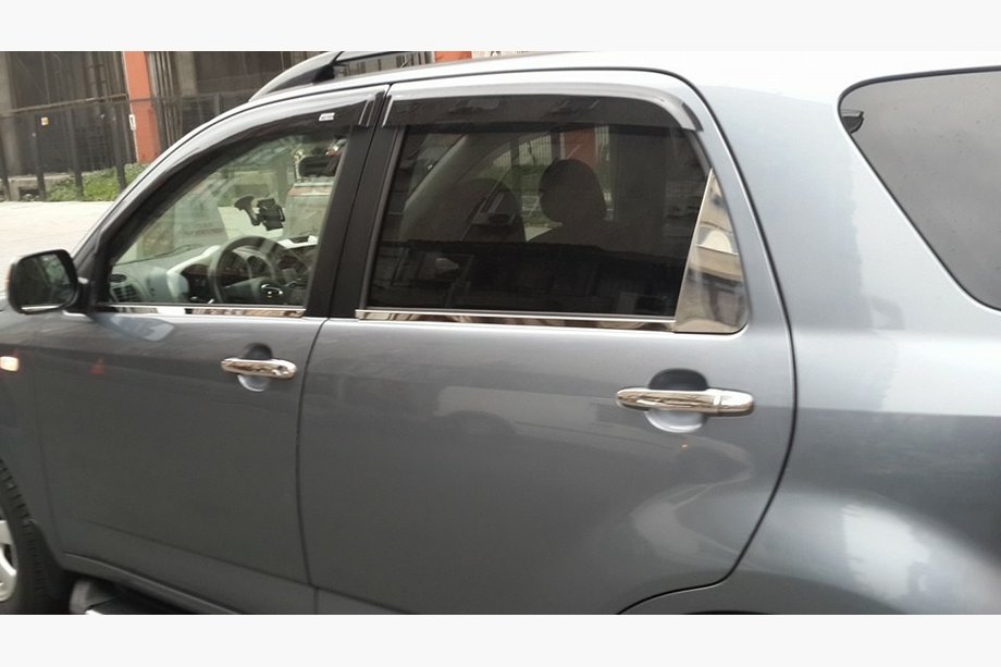 Daihatsu Terios 2006–2017 Kromirana obloga za deflektor vetra (2 kos, iz nerjavnega jekla) Fotografija 1