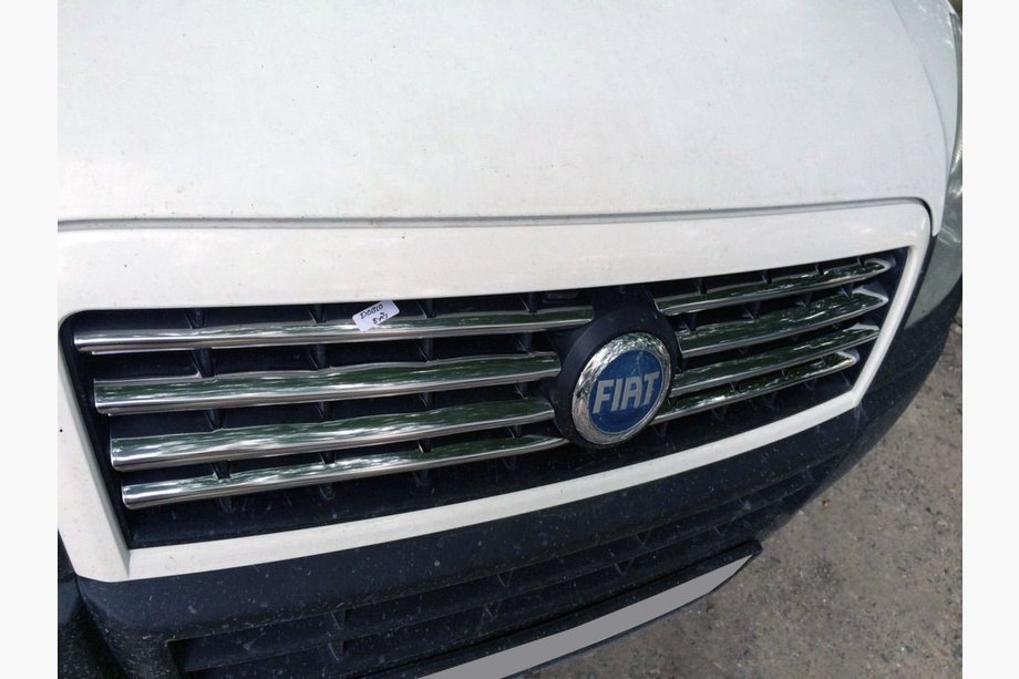 Fiat Doblo I 2005–2010 Okrasne letvice za masko hladilnika (8 delov, nerjaveče jeklo) Image