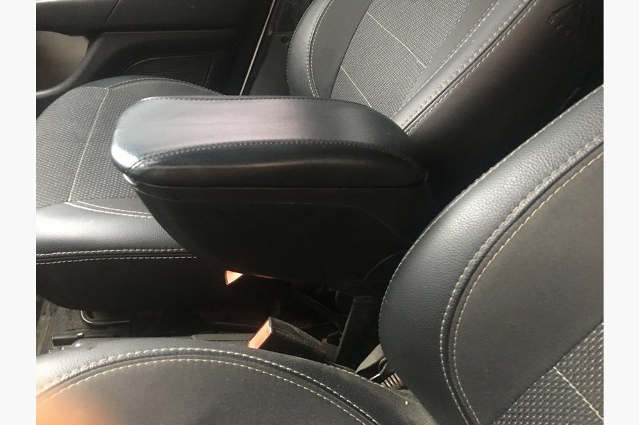 Fiat Doblo I 2005–2010 Naslon za roko (na vodilo sedeža) Image