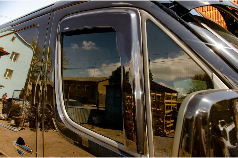 Volkswagen Crafter 2006–2016 Vetrni deflektorji za okna (2 kosa, HIC) Fotografija 1