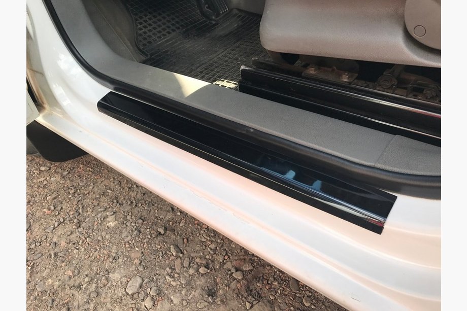 Volkswagen Caddy 2010–2015 Obloge vratnih pragov (ABS plastika) 3 kosi, mat Fotografija 2