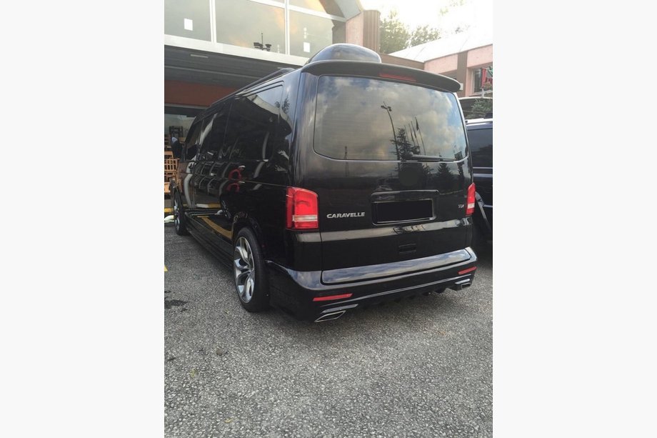 Volkswagen T5 Caravelle 2004–2010 Zadnji spodnji dodatek Sport 2 (za lakiranje) Fotografija 5
