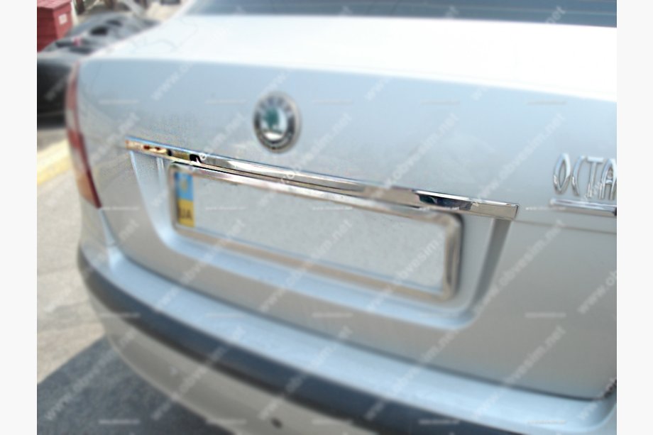 Skoda Octavia II A5 2006–2010 Kromirana letvica nad registrsko tablico (nerjavno jeklo) Image