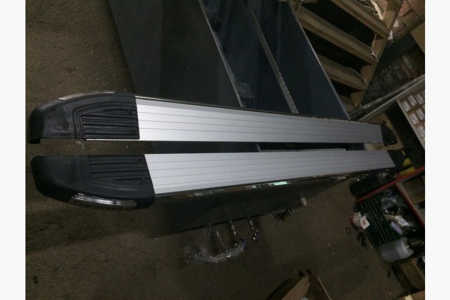 Volkswagen T5 2010–2015 RAZPRODAJA !!! Stranske zaščitne cevi (2 kosa, aluminij) Image