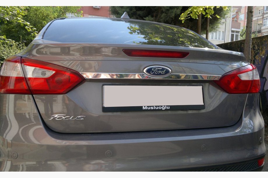 Ford Focus III 2011–2017 Široka letev nad registrsko tablico (nerjavno jeklo) Image