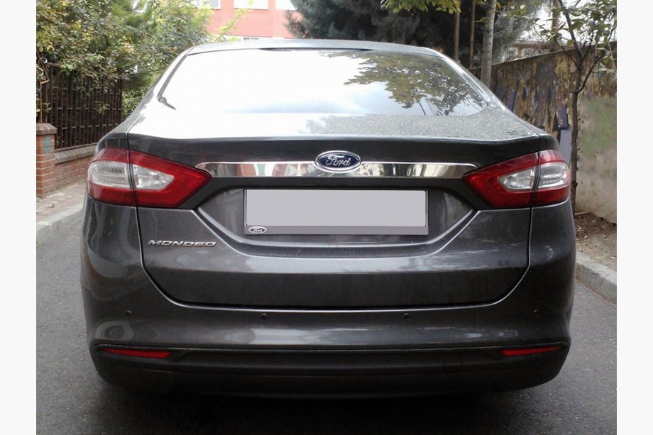 Ford Mondeo 2014–2022 Kromirana letvica nad registrsko tablico (nerjaveče jeklo) Image