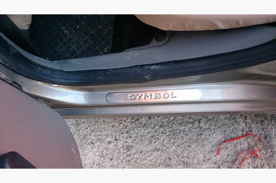 Renault Symbol 2008–2013 Zaščitne letve pragov OmsaLine (4 kosi, inox) Image