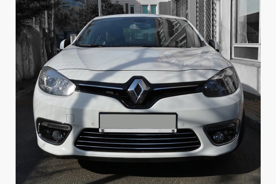 Renault Fluence 2009–2016 Okrasne letve za mrežo odbijača (2013↗, nerjaveče jeklo) Carmos - turško nerjaveče jeklo Image
