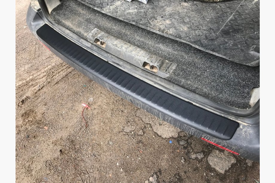 Volkswagen T5 Caravelle 2004–2010 Obloga zadnjega odbijača z zavihkom (ABS plastika) Fotografija 2