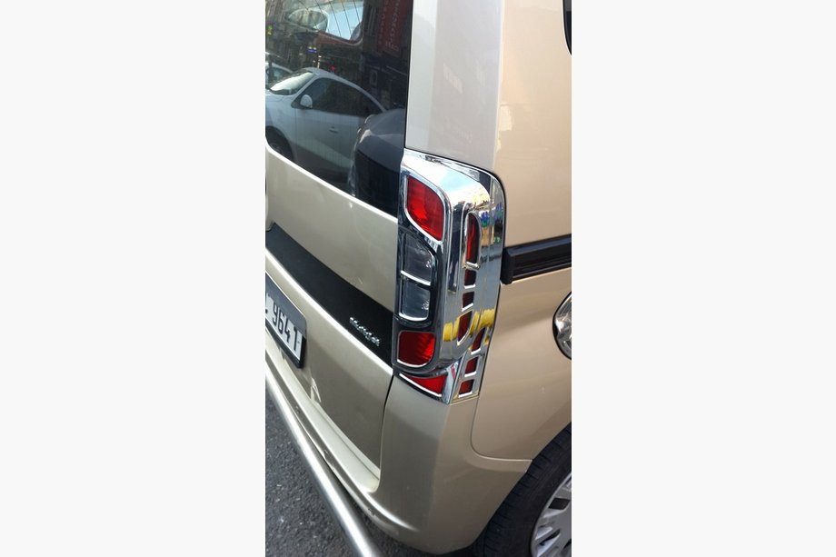 Fiat Fiorino/Qubo 2008–2024 Kromirana obloga za stop luči z ukrivljenim robom (2 kosa, plastika) Fotografija 5