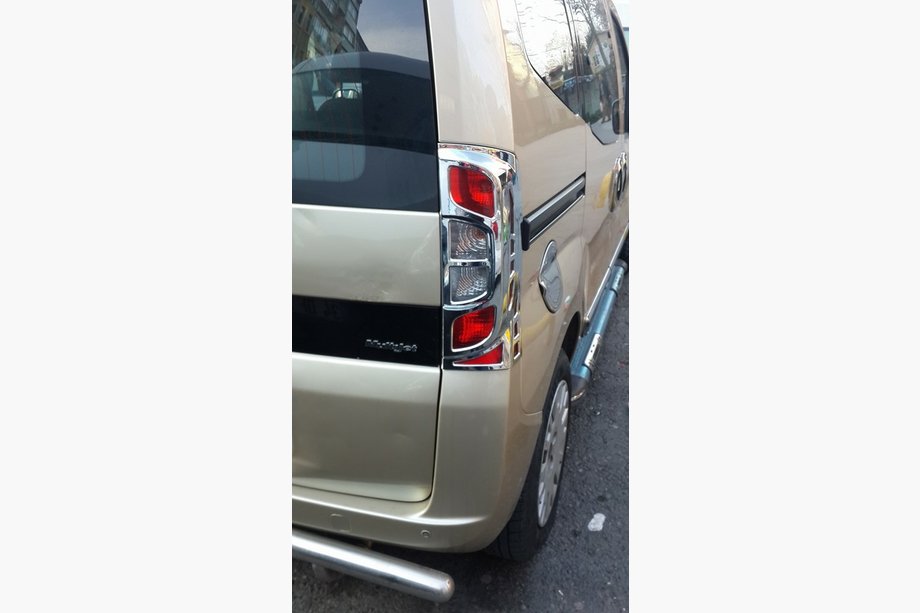 Fiat Fiorino/Qubo 2008–2024 Kromirana obloga za stop luči z ukrivljenim robom (2 kosa, plastika) Fotografija 6