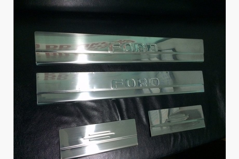 Ford Kuga 2008–2013 RAZPRODAJA!!! CARMOS zaščitne letve pragov (4 kos, nerjaveče jeklo) Image