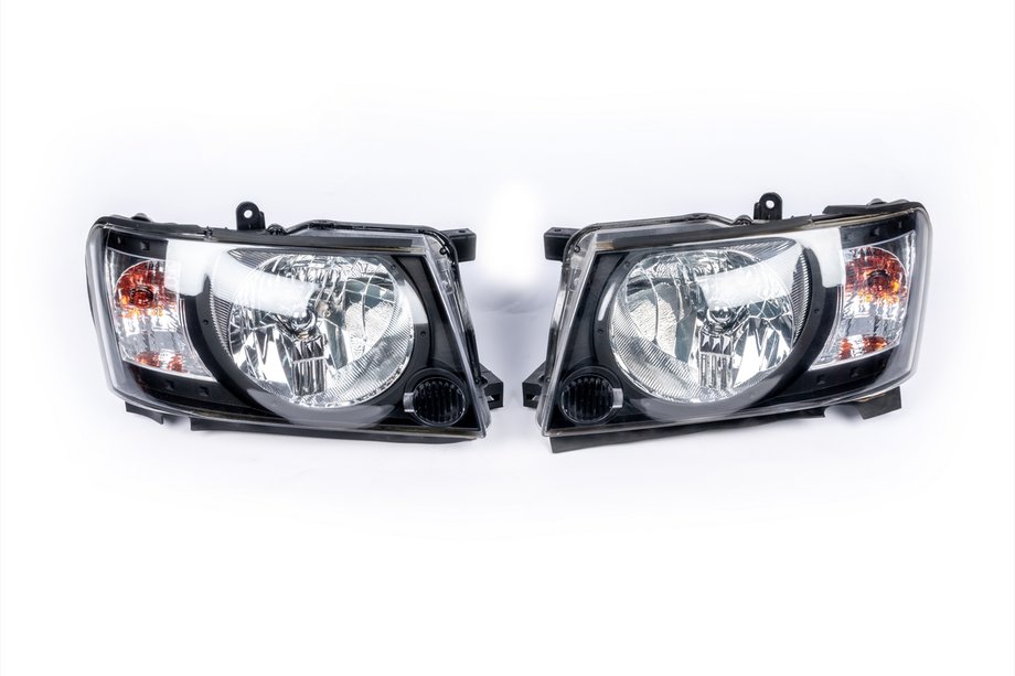 Nissan Patrol Y61 1997–2011 Sprednji žarometi Safari Black (2004-2008, 2 kos) Image