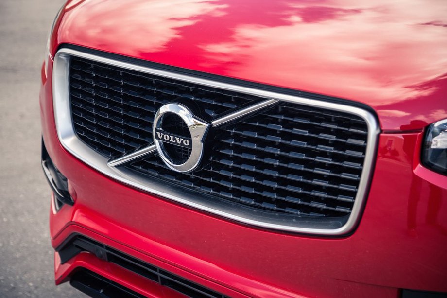 Volvo XC90 2015– Sprednja maska Image