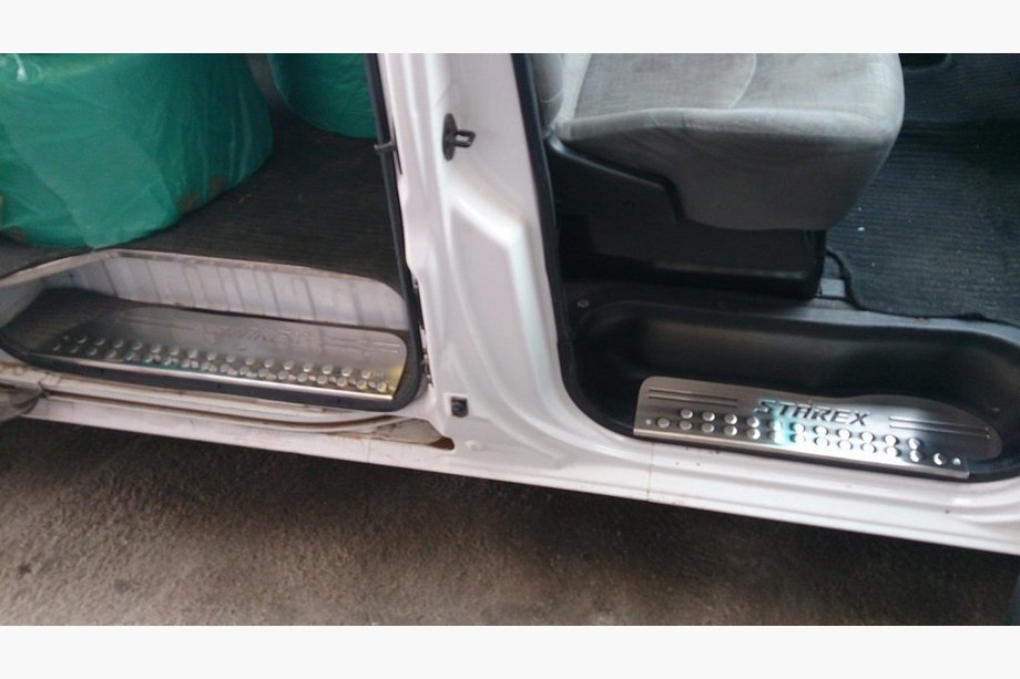 Hyundai H200, H1, Starex 1998–2007 Kromirane letve pragov OmsaLine (3 kos, nerjaveče jeklo) Fotografija 2