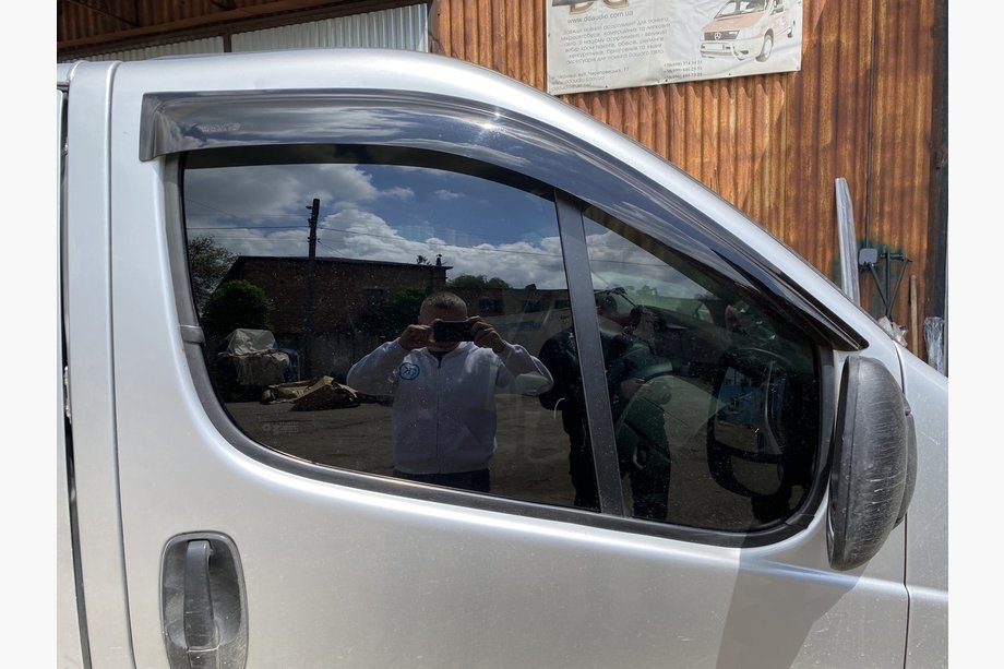 Renault Trafic 2001–2015 Deflektorji za okna (2 kosa, ANV) Image