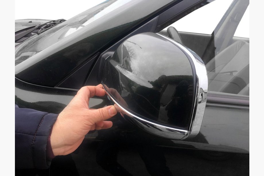 Hyundai Tucson JM 2004– RAZPRODAJA!!! Okvirji ogledal – zgornji del (plastika) Image