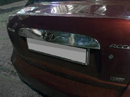 Hyundai Accent 2006–2010 Okrasna letev nad registrsko tablico (nerjaveče jeklo) fotografija 1