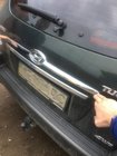 Hyundai Tucson JM 2004– Plastična letvica nad registrsko tablico fotografija 5