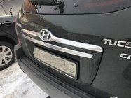 Hyundai Tucson JM 2004– Plastična letvica nad registrsko tablico fotografija 2