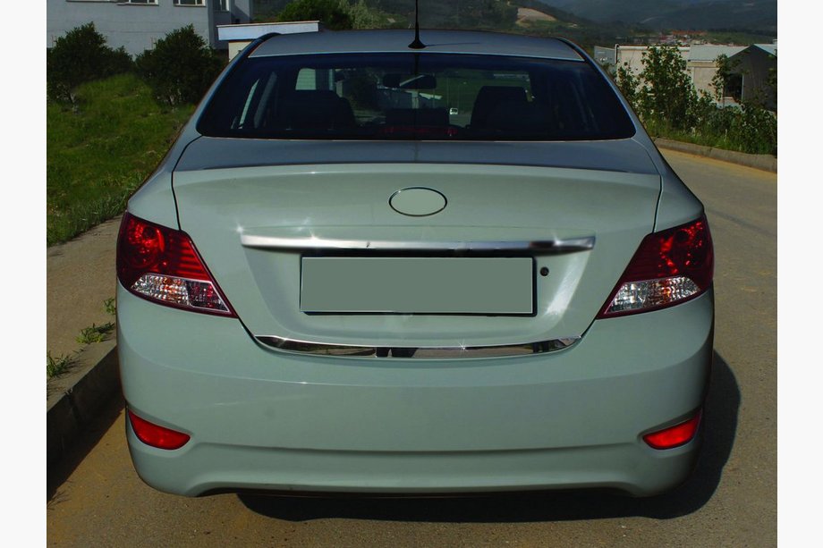 Hyundai Accent 2011–2017 Zaščitna letev roba prtljažnika (nerjaveče jeklo) OmsaLine - italijansko nerjavno jeklo Image